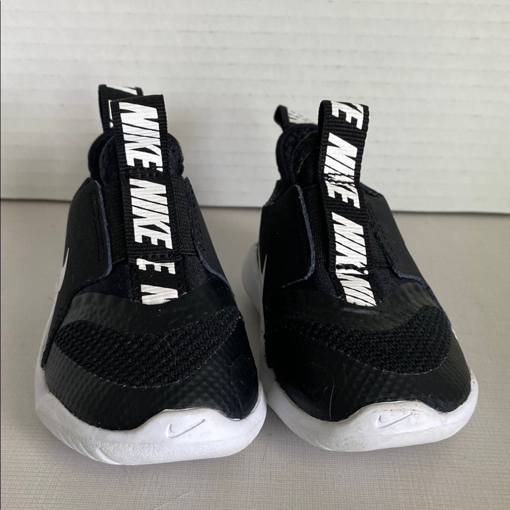 Nike Kids Flex Runner Black/White Slip-on Running Shoes